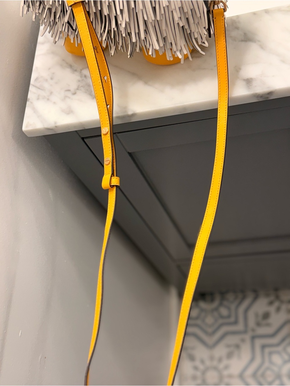 Authentic Kate Spade Fringe Dog Crossbody Bag in White and Yellow - Picture 3 of 10